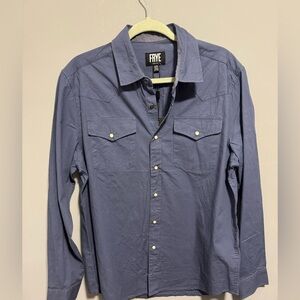 NWT- FRYE- Men’s 100% cotton western style shirt. Size M